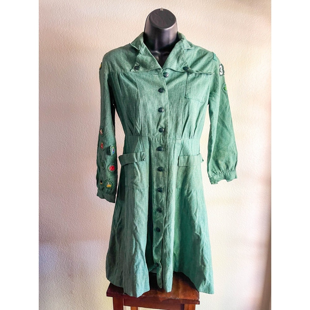 VTG 1940s Girl Scouts Uniform Dress w/ 17 Patches Troop 39 Wings Badge USA